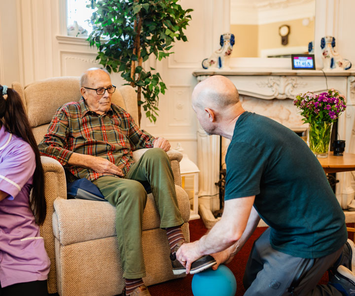 Dementia Support Home - Surrey Care Home - Dungate Manor Care Home