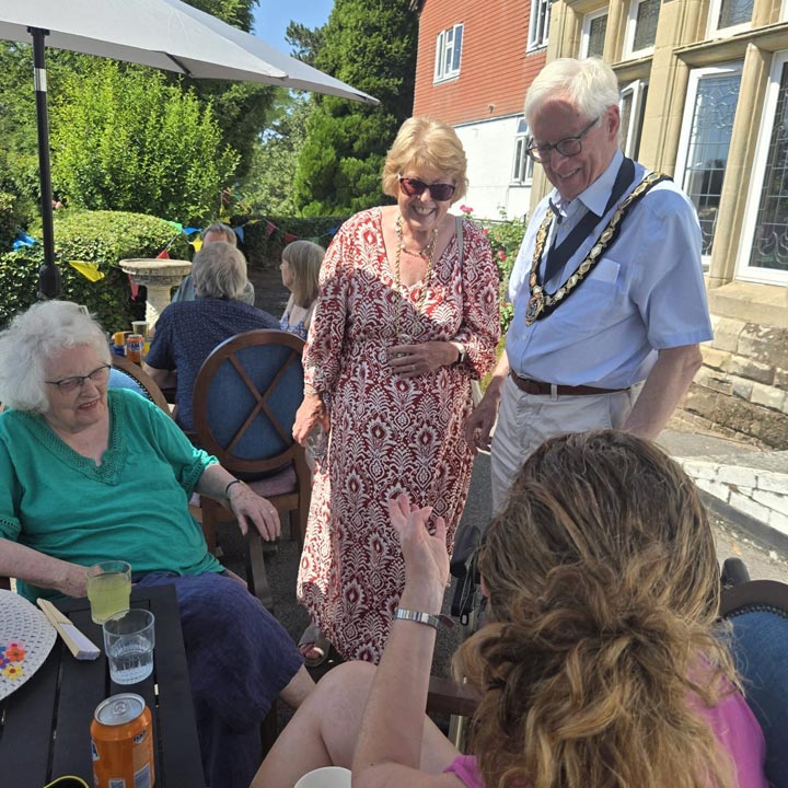 Mayor And Community Enjoy Dungate Manor Open Day