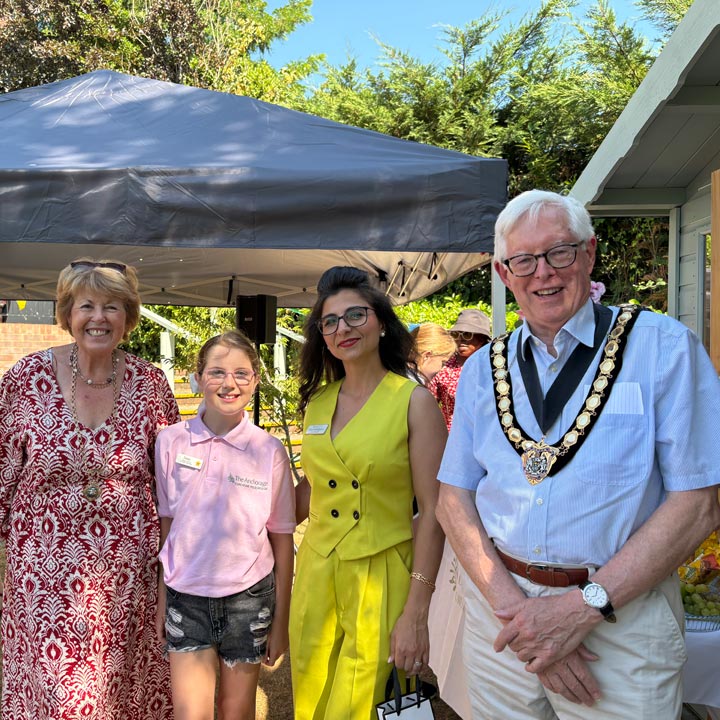 Mayor And Community Enjoy Dungate Manor Open Day