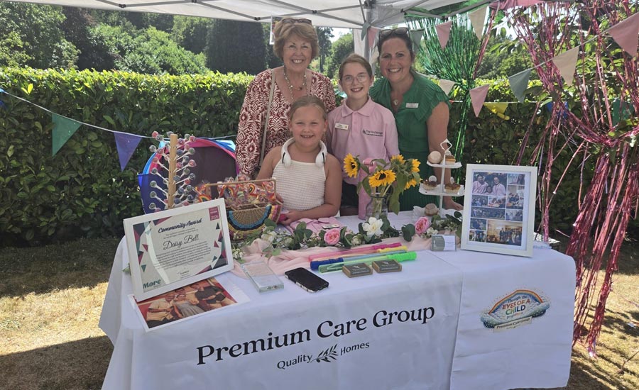 Mayor And Community Enjoy Dungate Manor Open Day