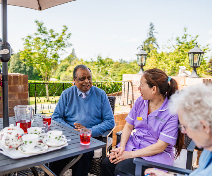 Specialist Dementia Care Support - Surrey Care Home - Dungate Manor Care Home