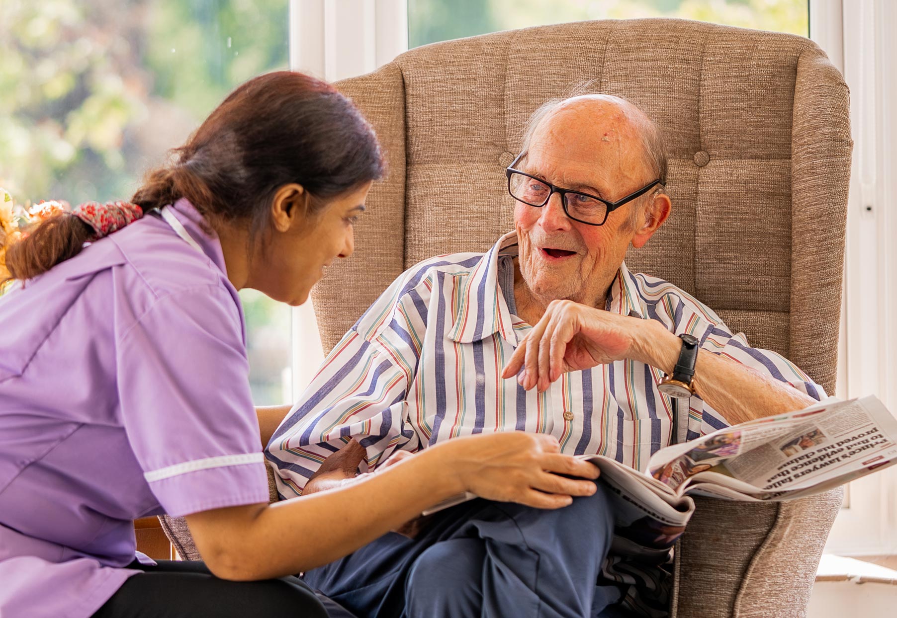 Best Care Home In Surrey - Staff With Resident