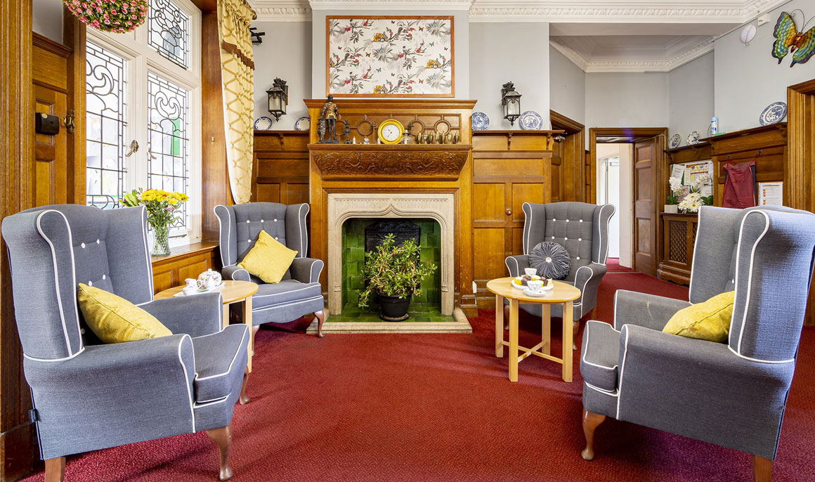 Gallery - Living Room Facilities- Dungate Manor Care Home 01