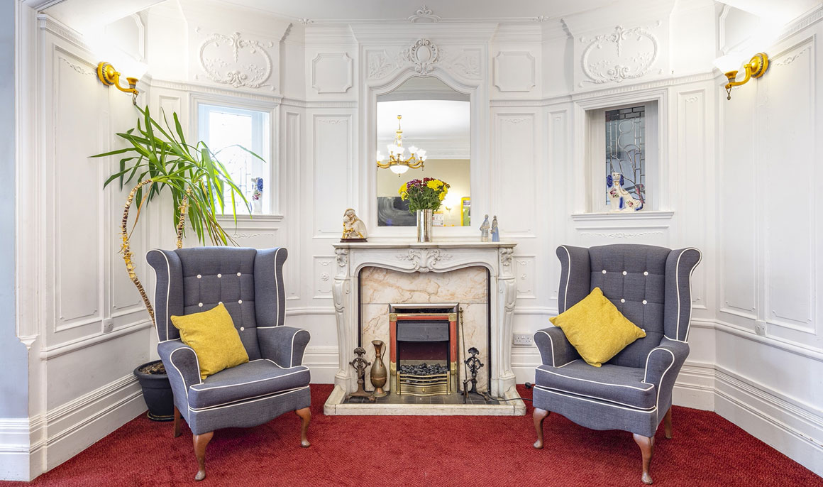 Gallery - Living Room Facilities- Dungate Manor Care Home 04