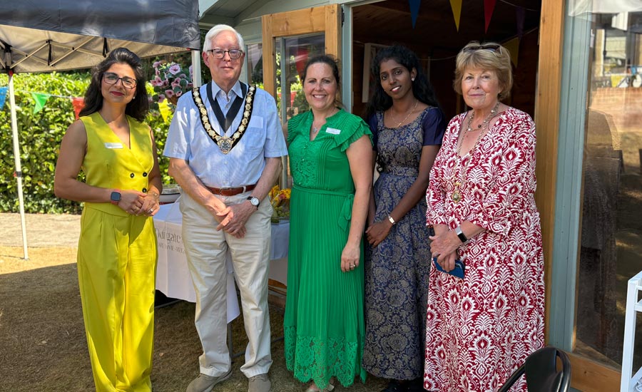 Mayor And Community Enjoy Dungate Manor Open Day